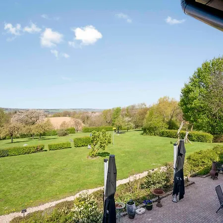 Met Panorama-uitzicht Op Het Geuldal, Terras, *