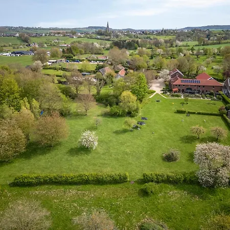 Met Panorama-uitzicht Op Het Geuldal, Terras, *